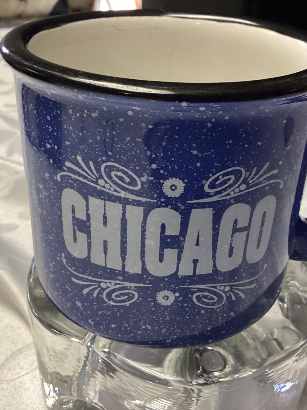 CHICAGO HUGE BLUE MUG. NICE DESIGN.